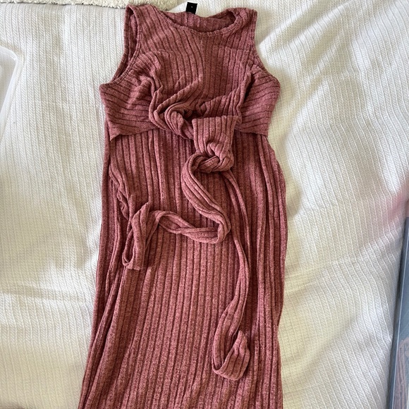 Maternity clothes - Picture 1 of 5